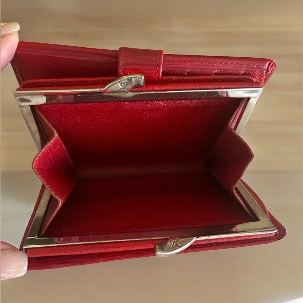 Louis Vuitton Epi Kisslock Bifold Wallet - Picture 5 of 8